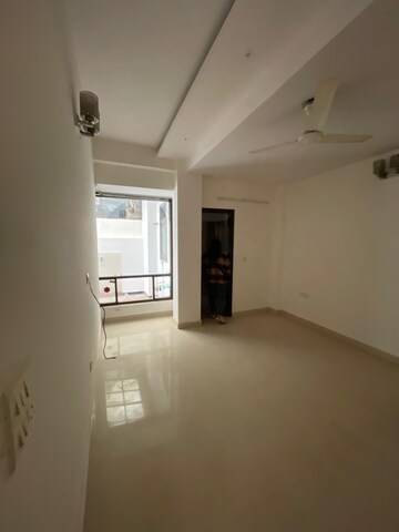 Room in 3 BHK Independent House at RWA Apartments Sector 30, Sector 30 – for Rent