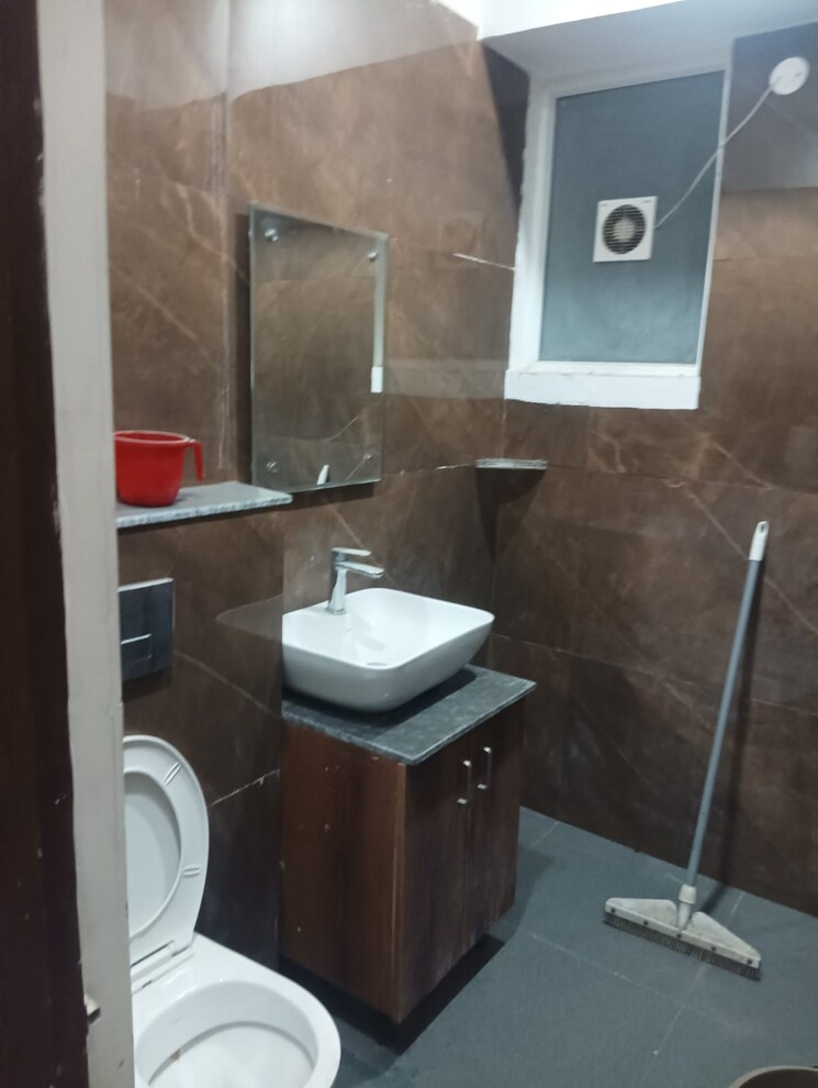 Bathroom, dhakoli village 3 Bedroom 126 Sq.Ft. Builder Floor In Dhakoli Village Zirakpur 8111339