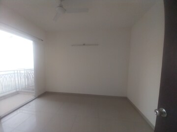 Room in 3 BHK Apartment at Mahagun Mywoods III, Sector 16c Greater Noida – for Sale