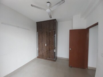 Room in 3 BHK Apartment at Mahagun Mywoods III, Sector 16c Greater Noida – for Sale