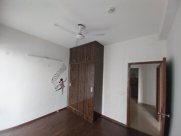 Room in 3 BHK Apartment at Mahagun Mywoods III, Sector 16c Greater Noida – for Sale