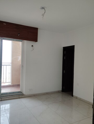 Room in 3 BHK Apartment at Rishita Manhattan, Gomti Nagar – for Rent