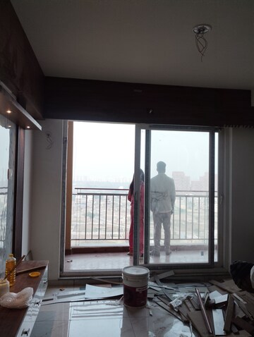 Room in 3 BHK Apartment at Rishita Manhattan, Gomti Nagar – for Rent