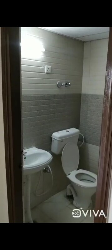 Bathroom in 2 BHK Apartment at Signature Global Orchard Avenue, Sector 93 – for Rent