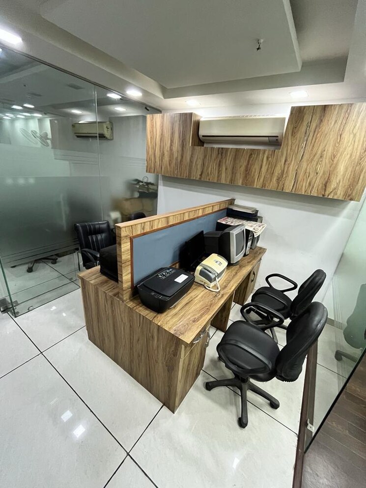 Team Area, netaji subhash place Commercial Office Space 632 Sq.Ft. In Netaji Subhash Place Delhi 8111466
