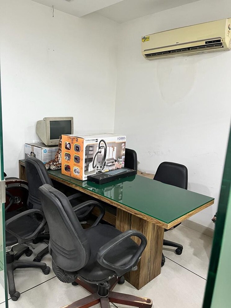 Team Area, netaji subhash place Commercial Office Space 632 Sq.Ft. In Netaji Subhash Place Delhi 8111466