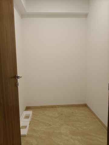 Room in 3 BHK Apartment at One Hiranandani Park, Ghodbunder Road – for Rent