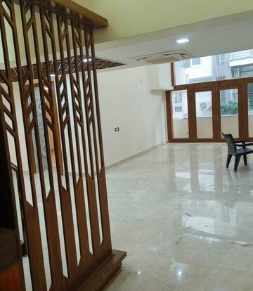 Room in 4 BHK Apartment at Nitesh Logos, Mg Road – for Sale