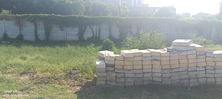 undefined, aditya-park-town  117 Sq.Yd. Plot In Mahurali Ghaziabad 8111508