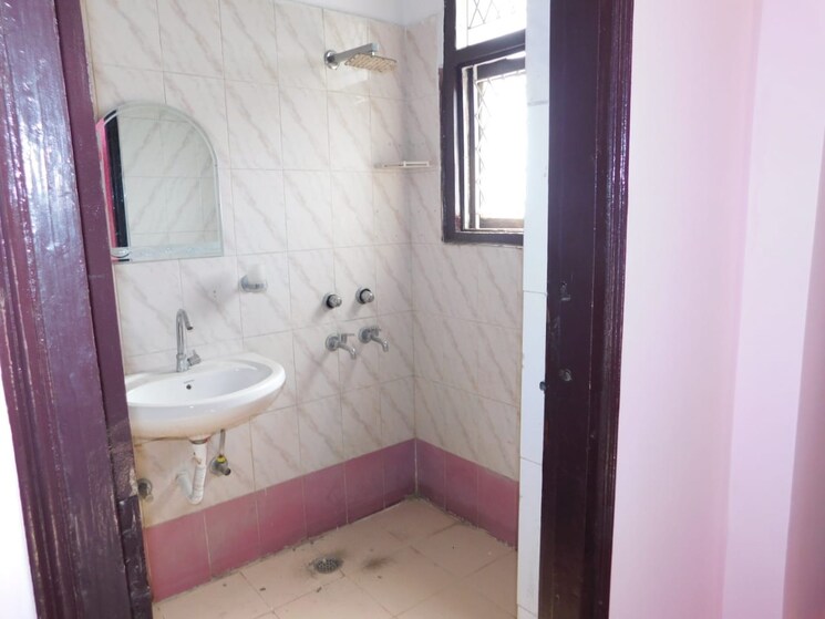 Bathroom, unibera-swarn-ganga-apartments 3 Bedroom 1550 Sq.Ft. Apartment In Vasundhara Sector 6 Ghaziabad 8111512