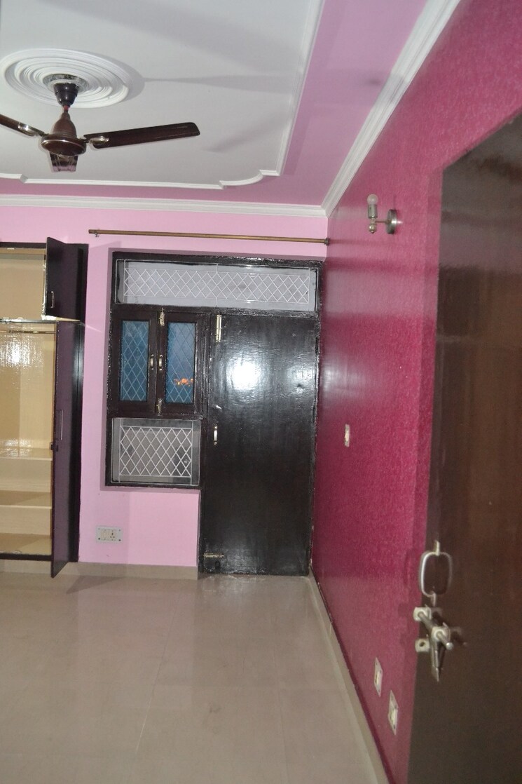 Room, unibera-swarn-ganga-apartments 3 Bedroom 1550 Sq.Ft. Apartment In Vasundhara Sector 6 Ghaziabad 8111512