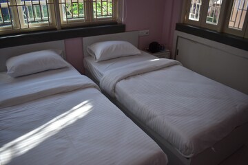   Pg at Haibowal Kalan – for Rent
