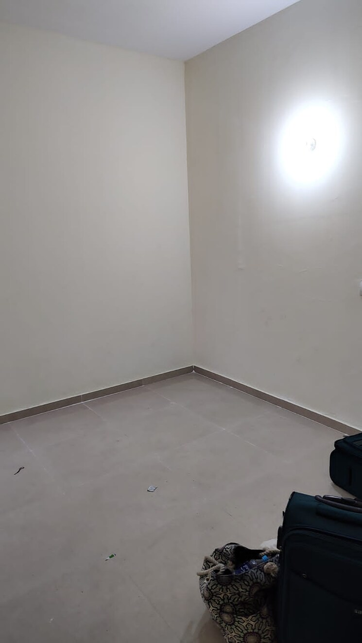 Room, sohna sector 4 2 Bedroom 700 Sq.Ft. Apartment In Sohna Sector 4 Gurgaon 8111520