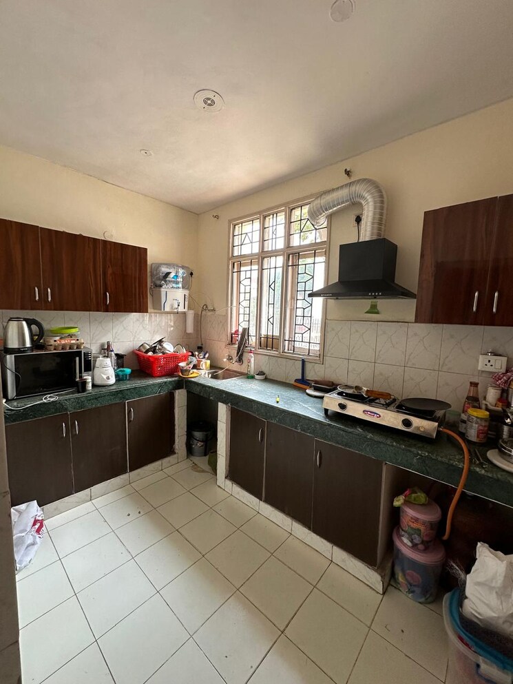 Kitchen, ardee-city 3 Bedroom 300 Sq.Yd. Builder Floor In Sector 52 Gurgaon 8111531