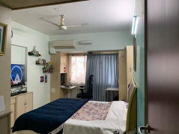 Bedroom in 3 BHK Apartment at Llyod Estate, Wadala – for Rent