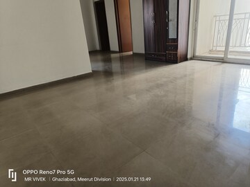 Room in 3 BHK Apartment at Mahagun Mywoods II, Sector 16c Greater Noida – for Rent