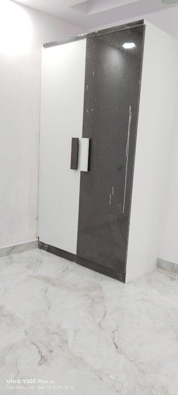 Room in 3 BHK Builder Floor at Govindpuri – for Rent