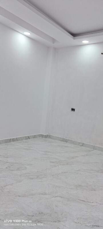 Room in 3 BHK Builder Floor at Govindpuri – for Rent