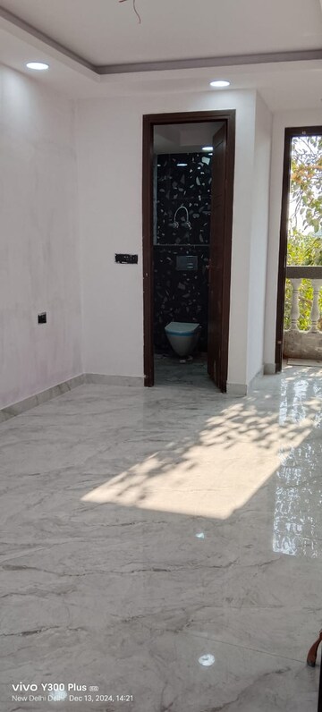 Parking in 3 BHK Builder Floor at Govindpuri – for Rent