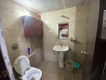 Bathroom in 3 BHK Apartment at Cybercity Rainbow Vistas, Hi Tech City – for Rent