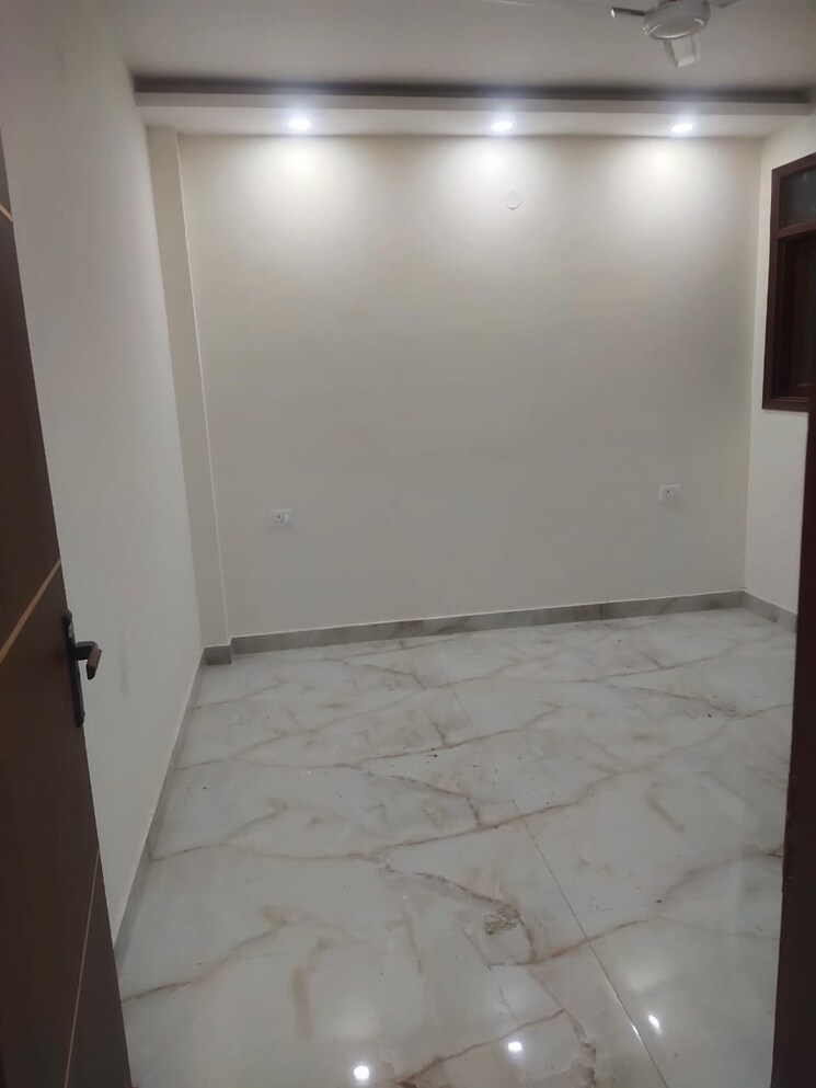 Room, govindpuri 3 Bedroom 900 Sq.Ft. Builder Floor In Govindpuri Delhi 8111705