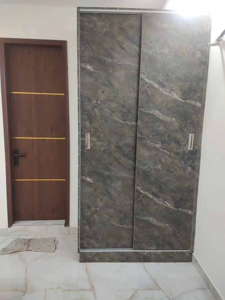 Room, govindpuri 3 Bedroom 900 Sq.Ft. Builder Floor In Govindpuri Delhi 8111705