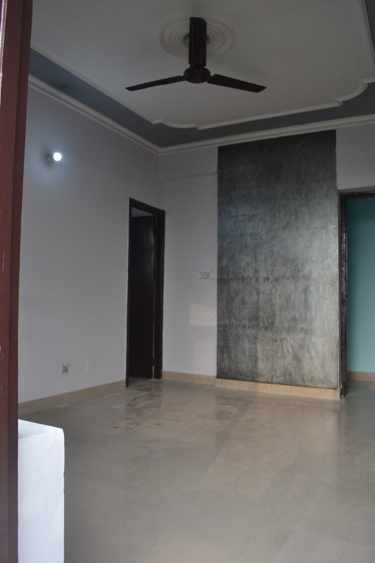 Room, unibera-swarn-ganga-apartments 3 Bedroom 1551 Sq.Ft. Apartment In Vasundhara Sector 6 Ghaziabad 8111711