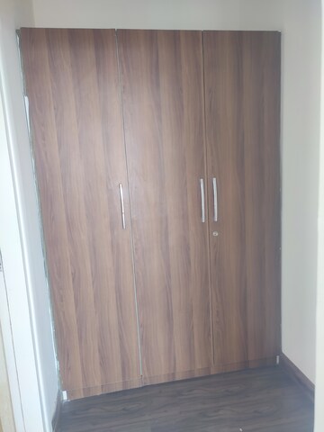 Room in 3.5 BHK Apartment at Emaar The Palm Drive-Palm Studios, Sector 66 – for Rent