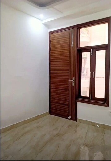 Room in 2 BHK Builder Floor at Lado Sarai – for Rent