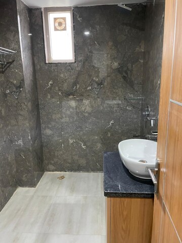Bathroom in 1 BHK Builder Floor at Sector 30 – for Rent