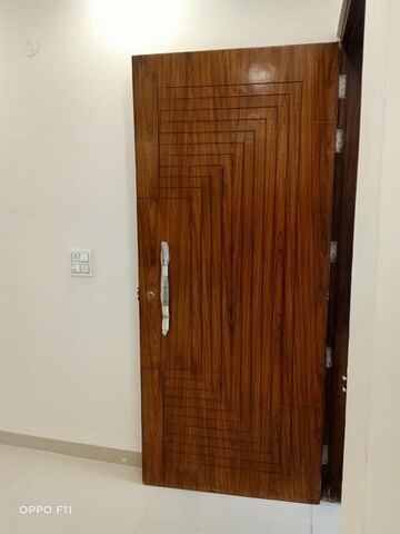 Furnished Amenities in 3 BHK Builder Floor at Vip Road – for Rent