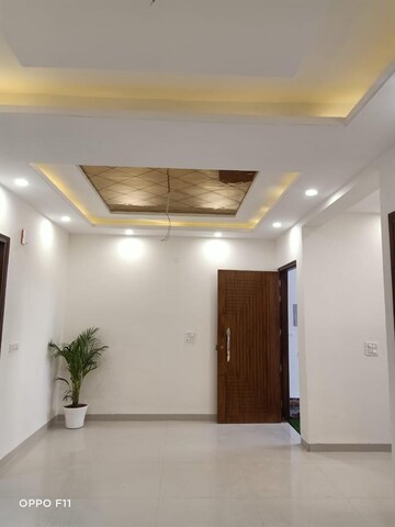 Bedroom in 3 BHK Builder Floor at Vip Road – for Rent