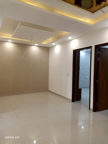 Room in 3 BHK Builder Floor at Vip Road – for Rent