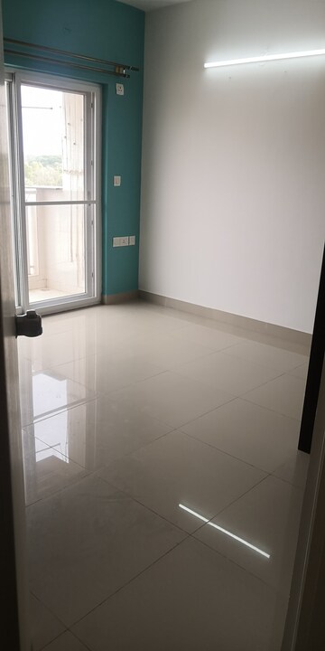 Room in 2.5 BHK Apartment at Mantri Webcity, Hennur – for Rent