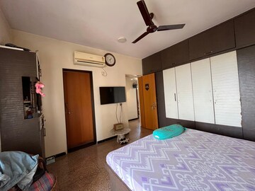 Bedroom in 2 BHK Apartment at Goregaon East – for Rent