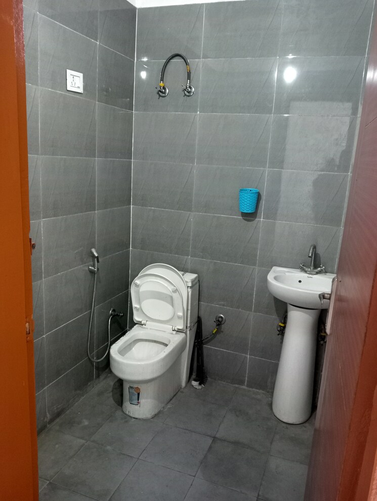 Bathroom, shakti khand 2 Bedroom 950 Sq.Ft. Builder Floor In Shakti Khand Ghaziabad 8111894