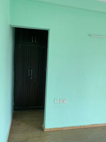 Room in 2.5 BHK Builder Floor at Orchid Island, Sector 51 – for Sale