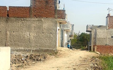 Plot For Sale in Sector 82