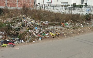 Plot For Sale in Sector 82