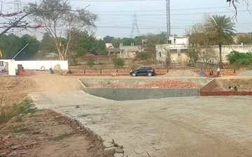 Plot For Sale in Sector 82