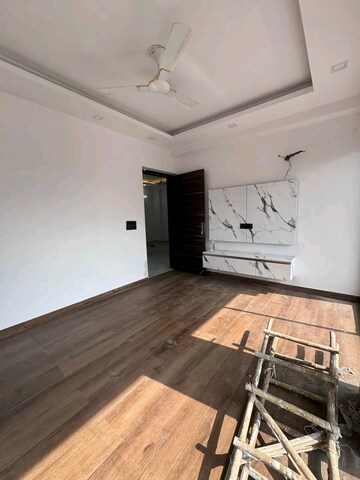 Room in 2 BHK Builder Floor at Saket – for Rent
