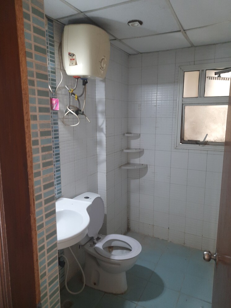 Bathroom, omaxe-grand 3.5 Bedroom 1911 Sq.Ft. Apartment In Sector 93b Noida 8111999