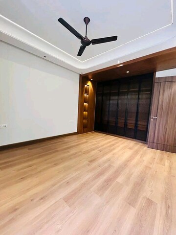 Room in 3 BHK Builder Floor at Saket – for Sale