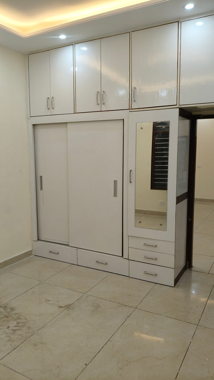 Room, peer mucchalla 3 Bedroom 150 Sq.Yd. Apartment In Peer Mucchalla Zirakpur 8112020