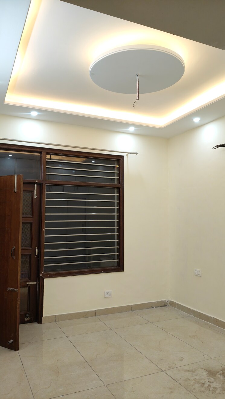 Room, peer mucchalla 3 Bedroom 150 Sq.Yd. Apartment In Peer Mucchalla Zirakpur 8112020