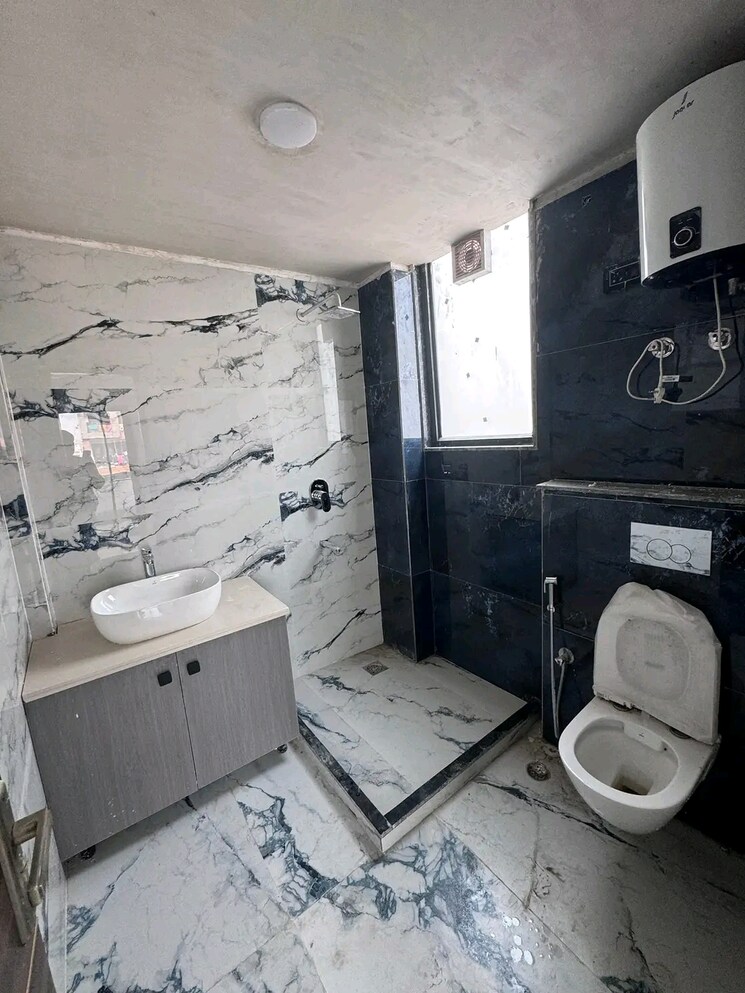 Bathroom, saket 3 Bedroom 1800 Sq.Ft. Builder Floor In Saket Delhi 8112039