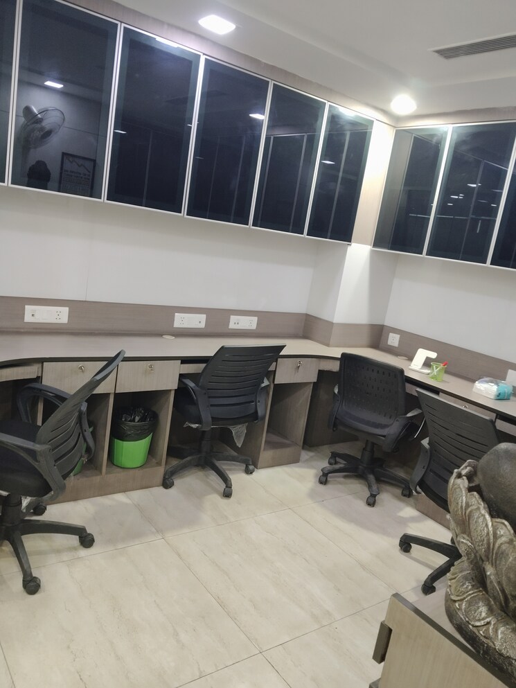 Team Area, netaji subhash place Commercial Office Space 997 Sq.Ft. In Netaji Subhash Place Delhi 8112095