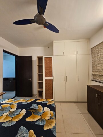 Room in 3 BHK Apartment at Pashmina Waterfront, Old Madras Road – for Rent