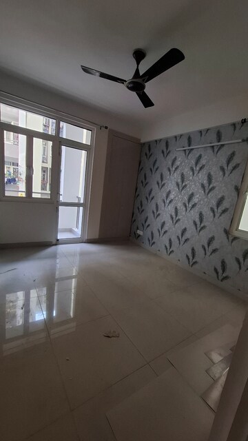 Room in 2 BHK Apartment at Wave Executive Floors, Wave City – for Rent