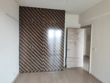 Room in 4 BHK Apartment at Manesar Sector 1a – for Rent